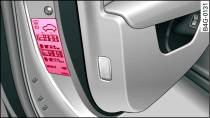 Drzwi kierowcy: tabelka z wartościami ciśnienia w oponach